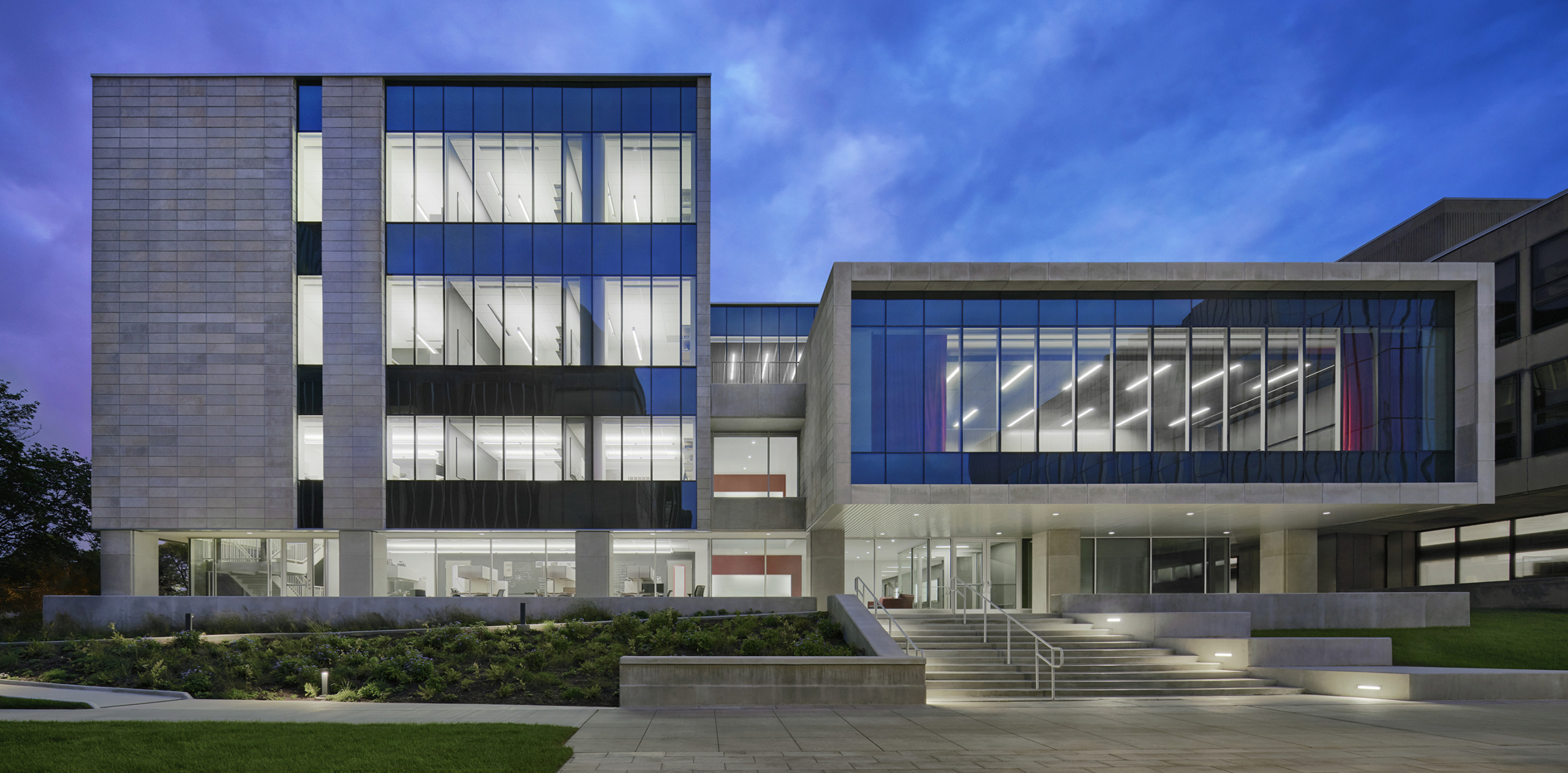 University of Chicago Albert A. Michelson Center for Physics A Case